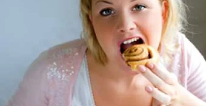 Dieta: mangiare fuori dai pasti